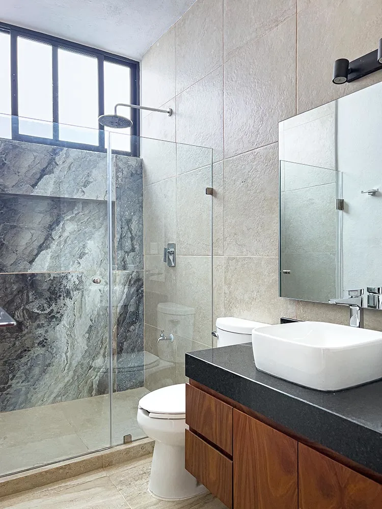 Foto de un baño tomado con celular